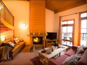Huge Superior 4 Bedroom Apartment, Arc 1950, Les Arc, Spaciously Sleeps 8 to 10 over two floors, Ski In Ski Out